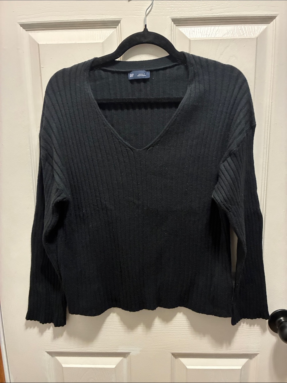 Gap Cashsoft Women's Black Ribbed V-Neck Sweater